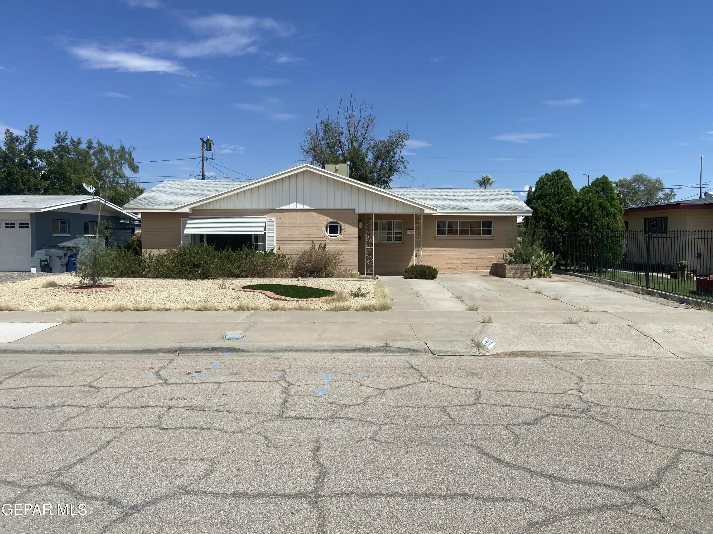 1512 Meadowview Drive Property Photo 1
