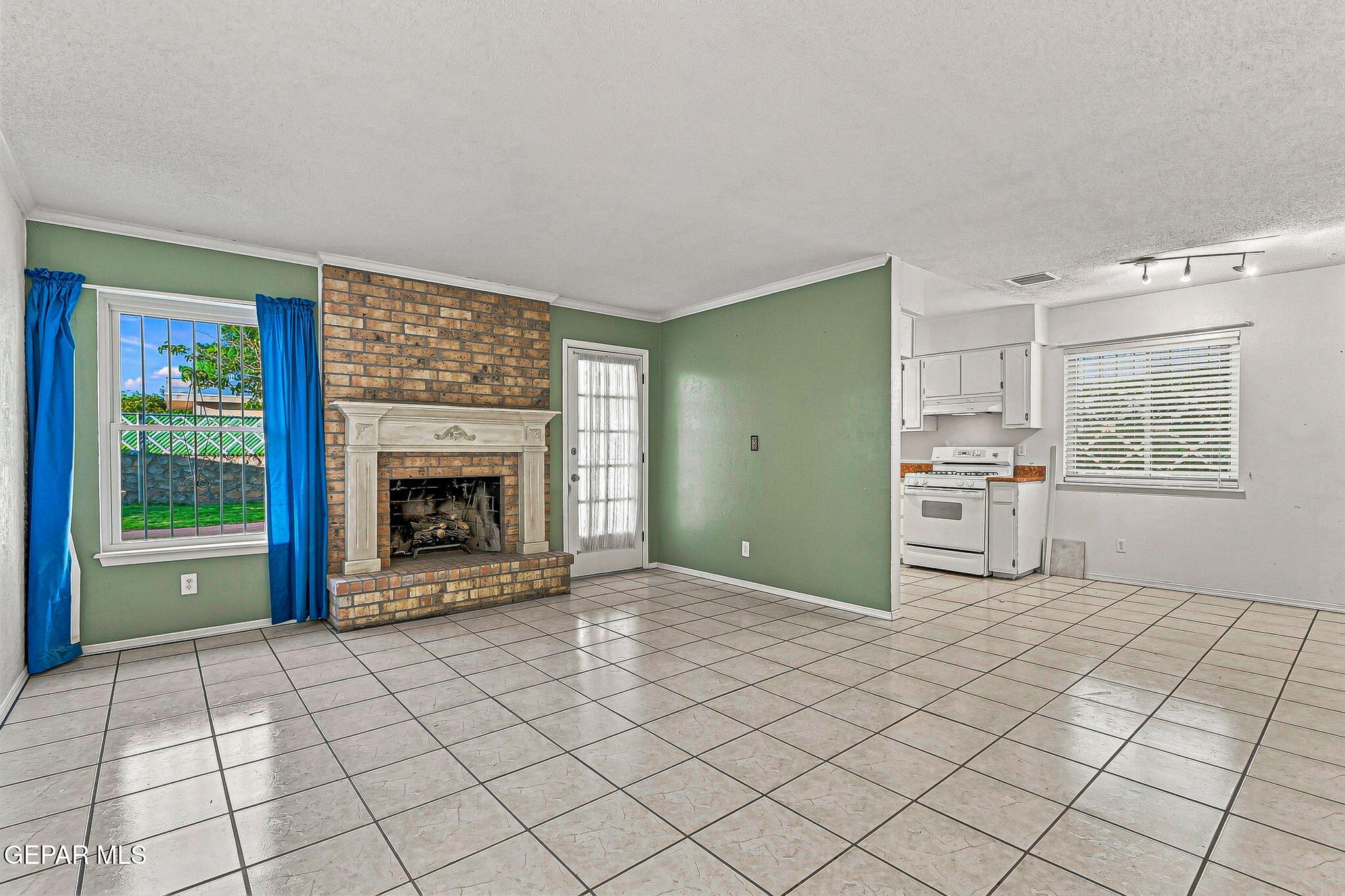 8528 Saratoga Drive Property Photo 1