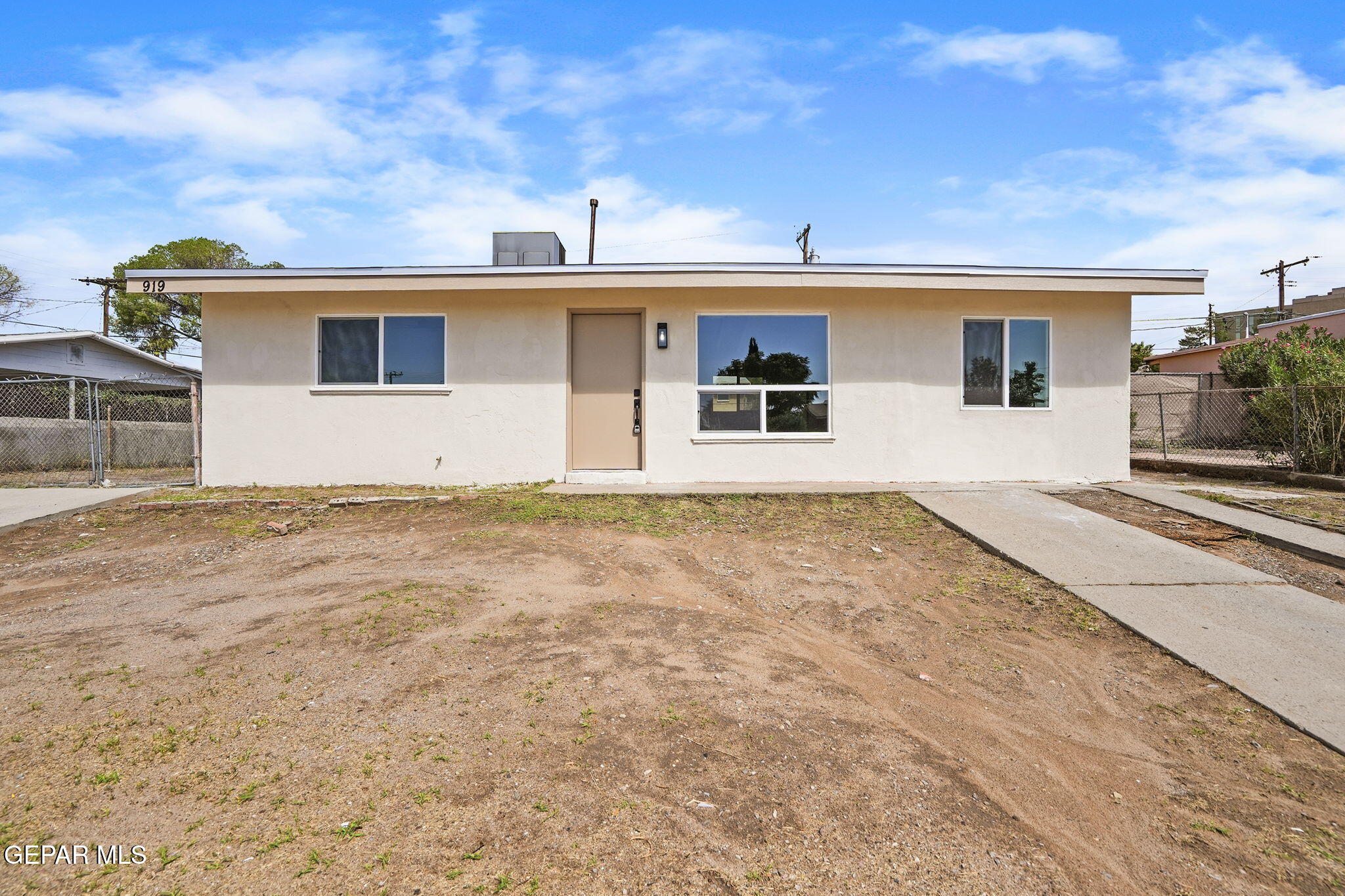 919 N Clark Drive Property Photo 1