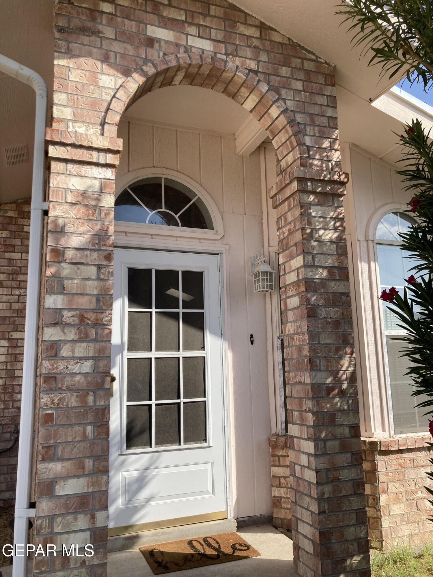 9145 Bur Oak Circle Property Photo 1