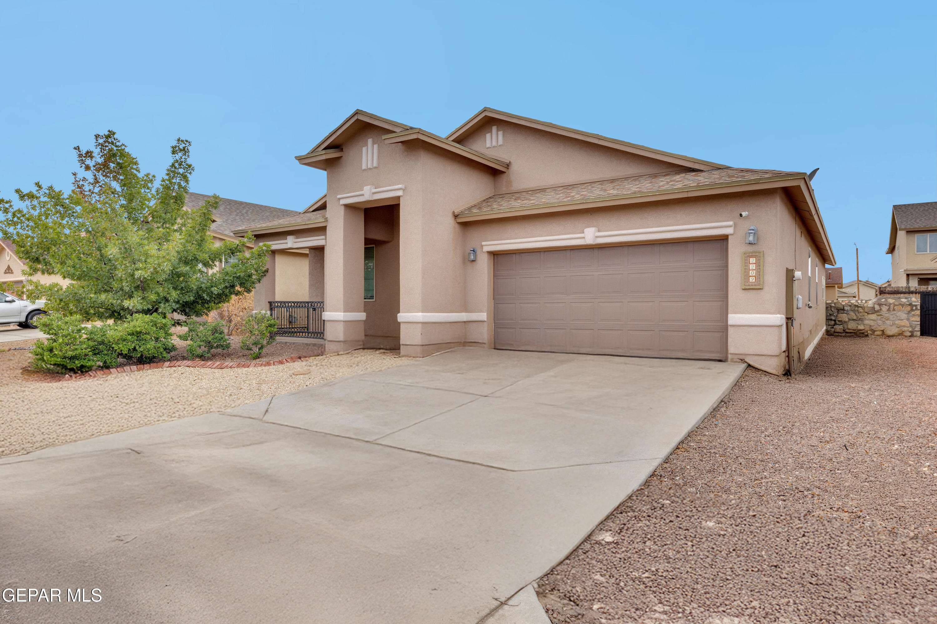 2209 Glitter Point Property Photo 1