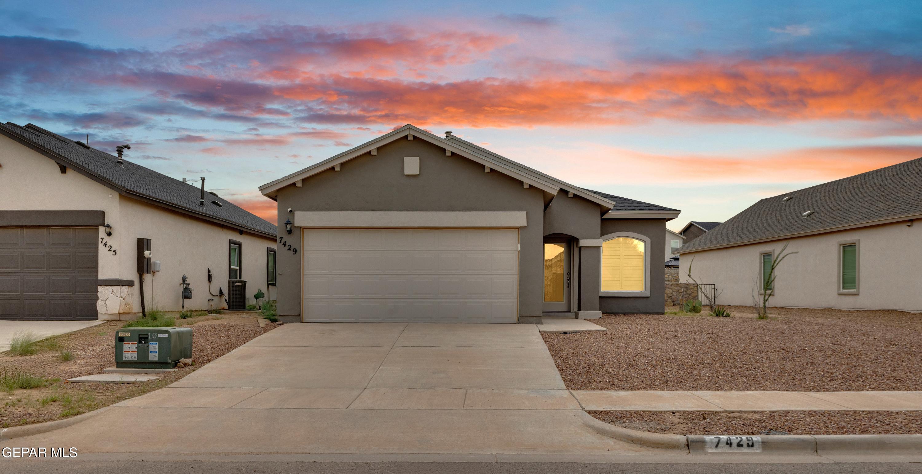 7429 Norte Mesa Lane Property Photo 1