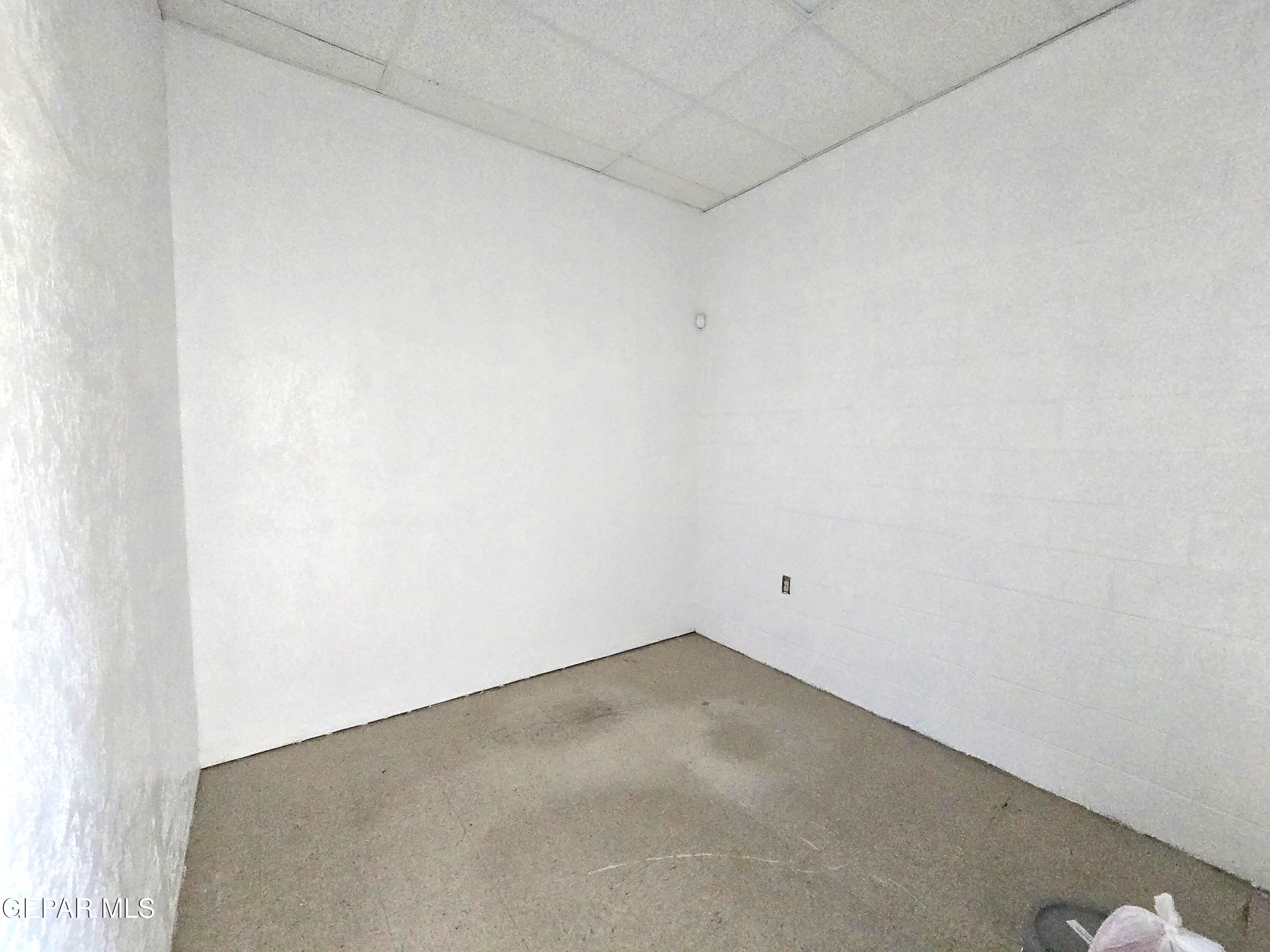 7244 N Loop Drive B Property Photo 7