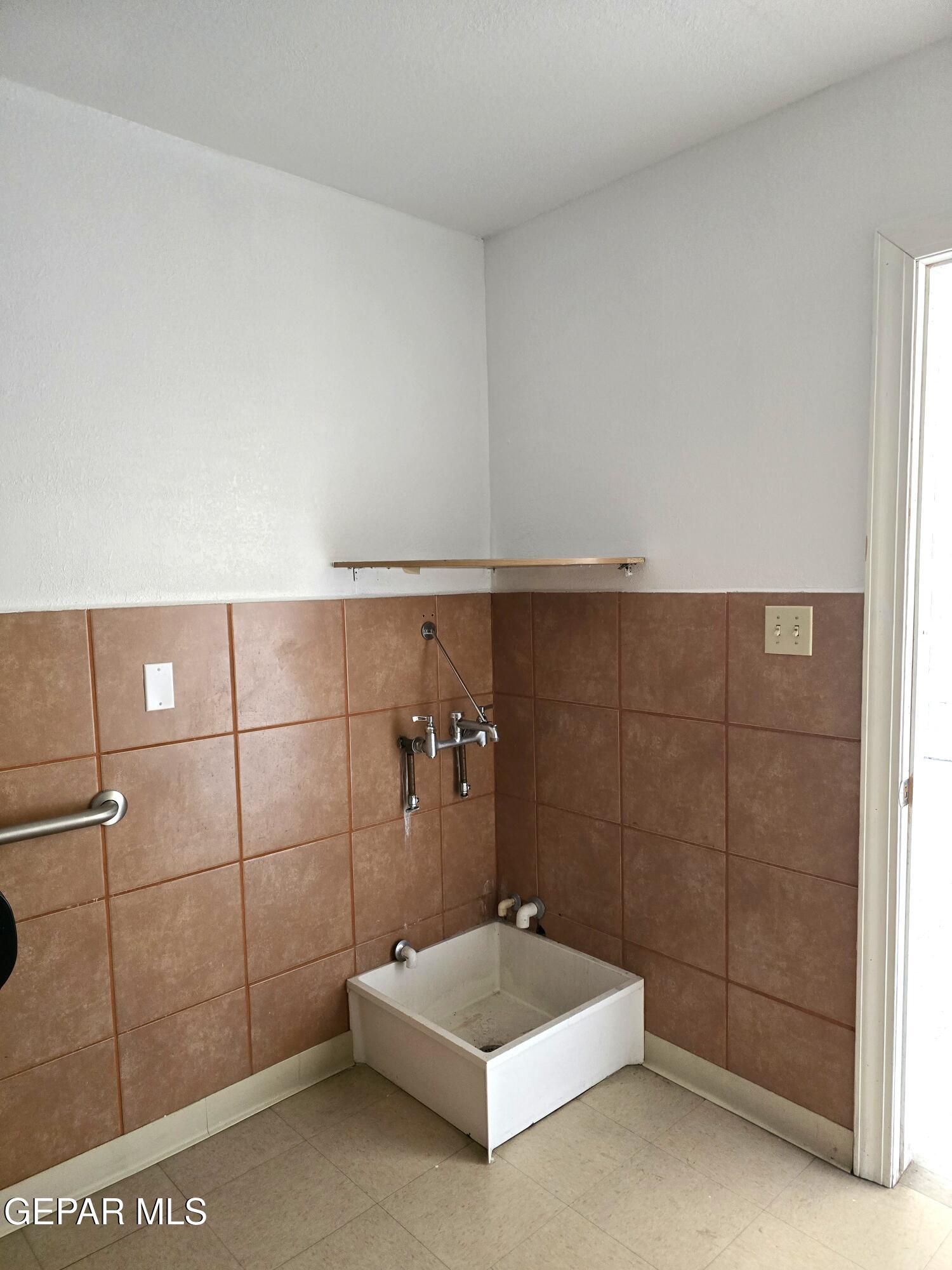 7244 N Loop Drive B Property Photo 10