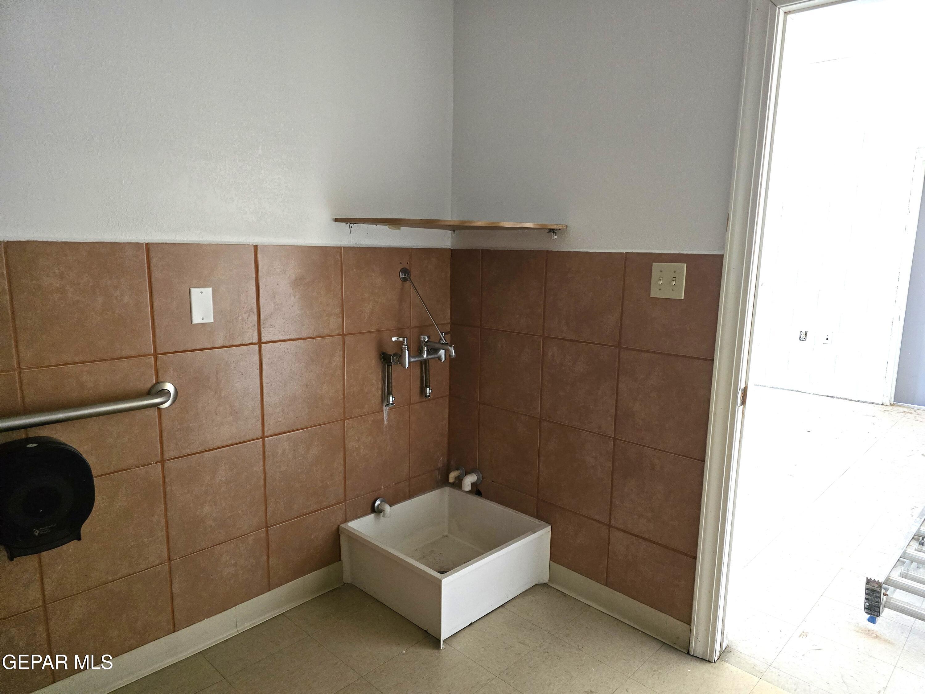 7244 N Loop Drive B Property Photo 11
