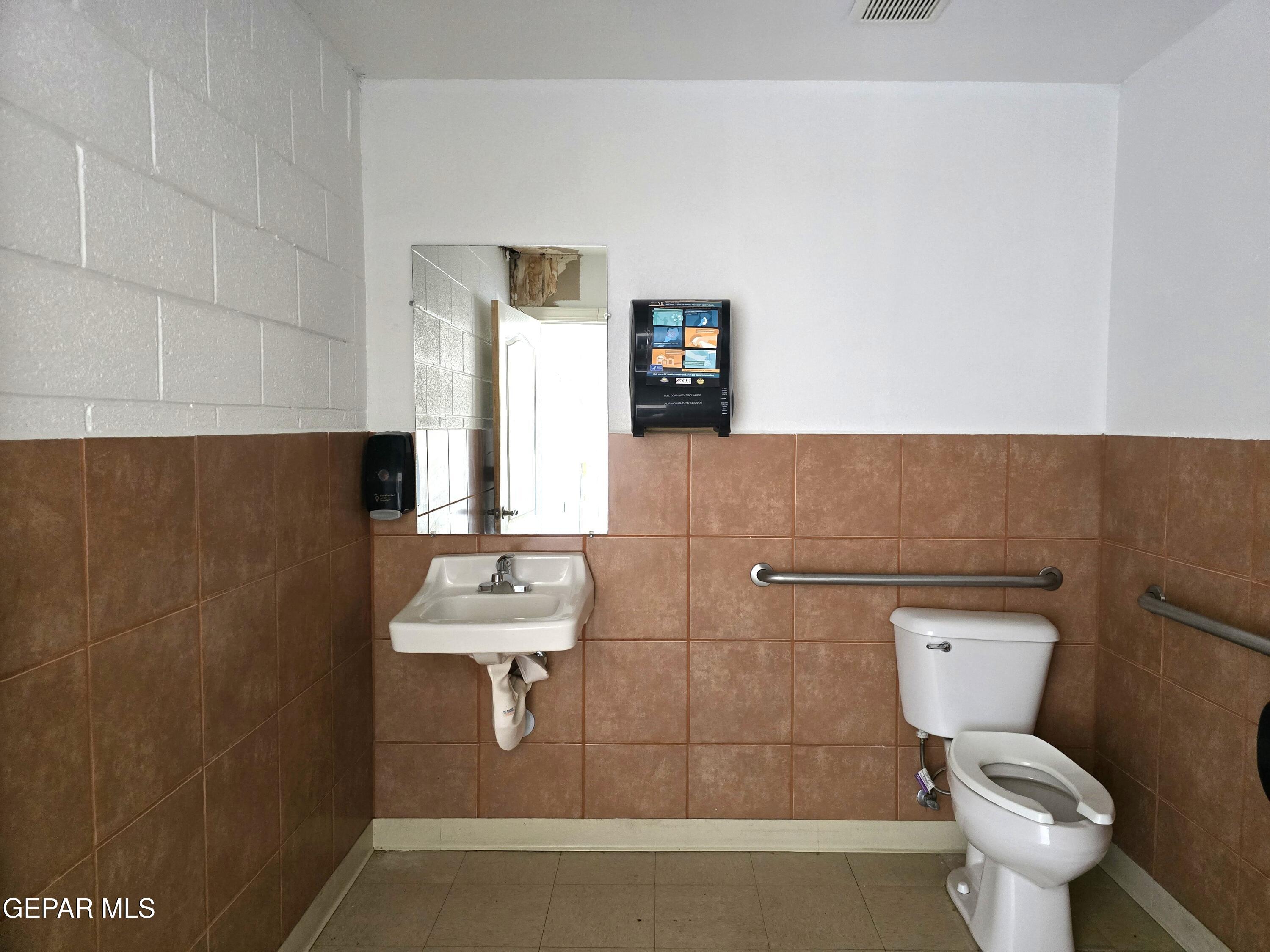 7244 N Loop Drive B Property Photo 12