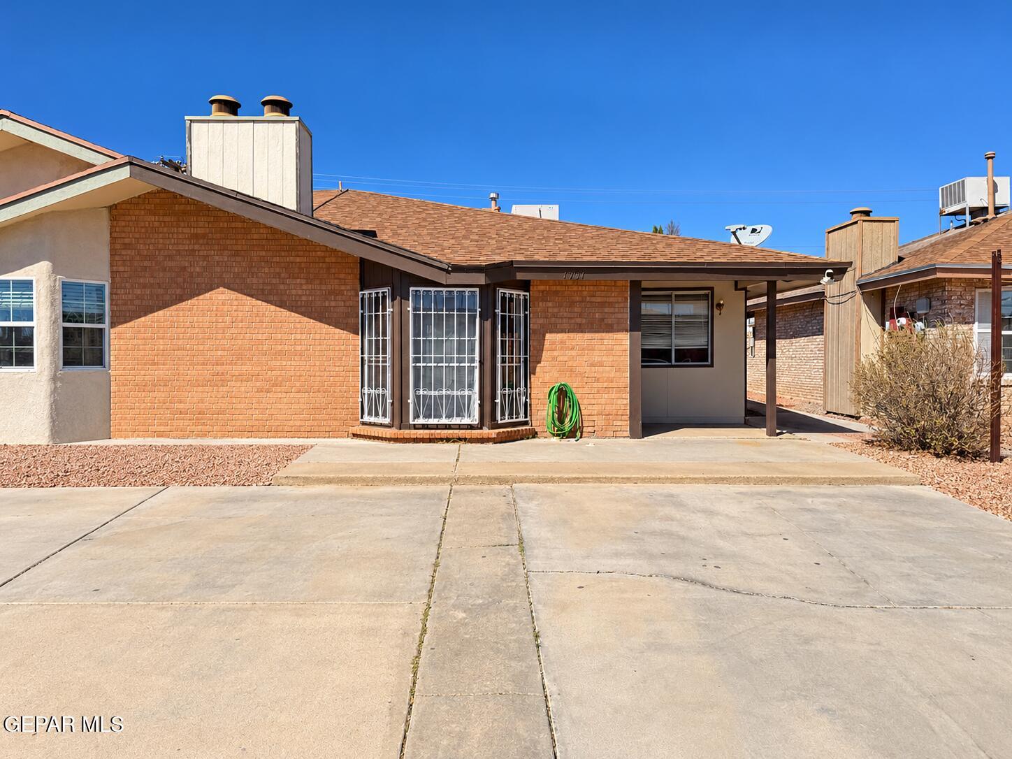 1907 Estrada Drive Property Photo 1