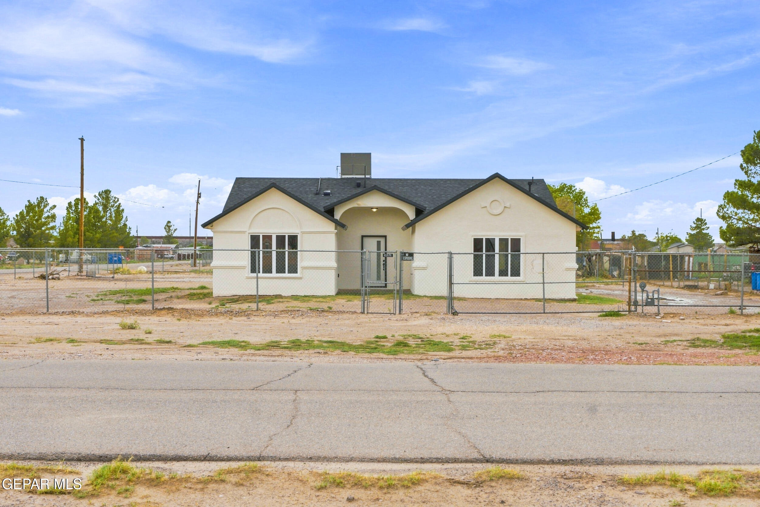 11571 Riverside Road Property Photo 1