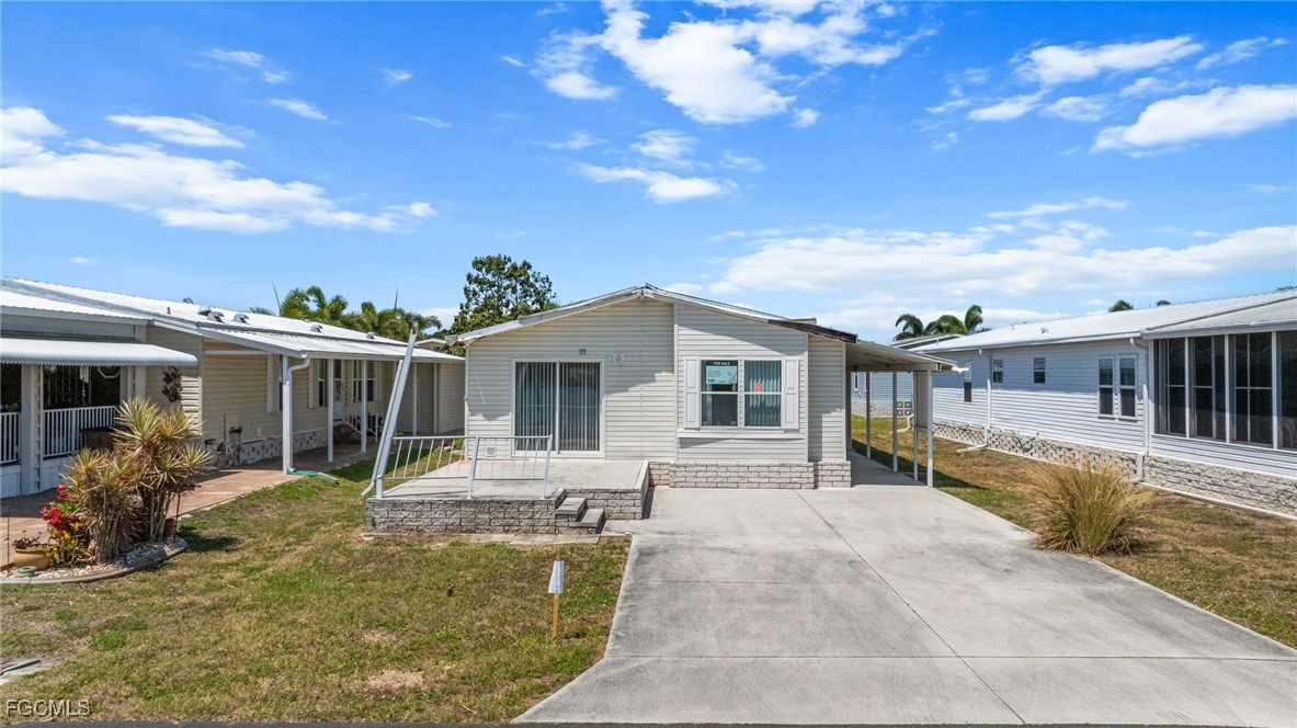 5270 Manatee Bay Ln Property Photo 1