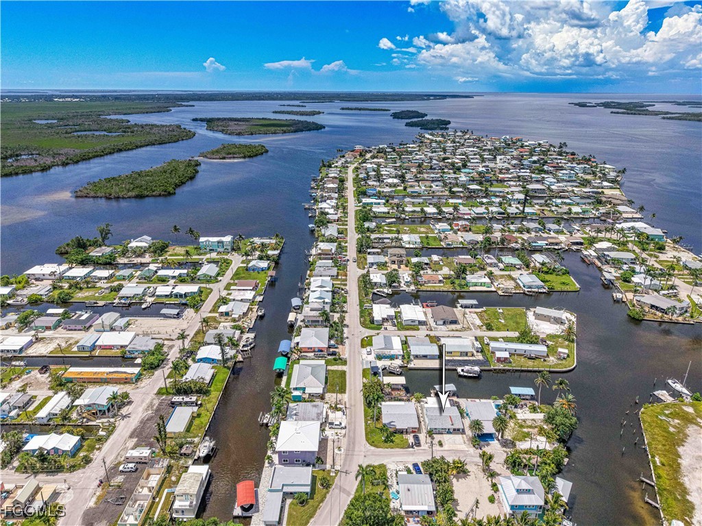 2500 Harbor View Dr Property Photo 2