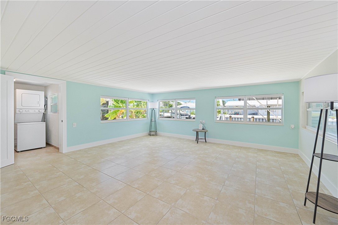 2500 Harbor View Dr Property Photo 24