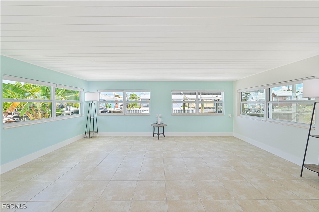 2500 Harbor View Dr Property Photo 27
