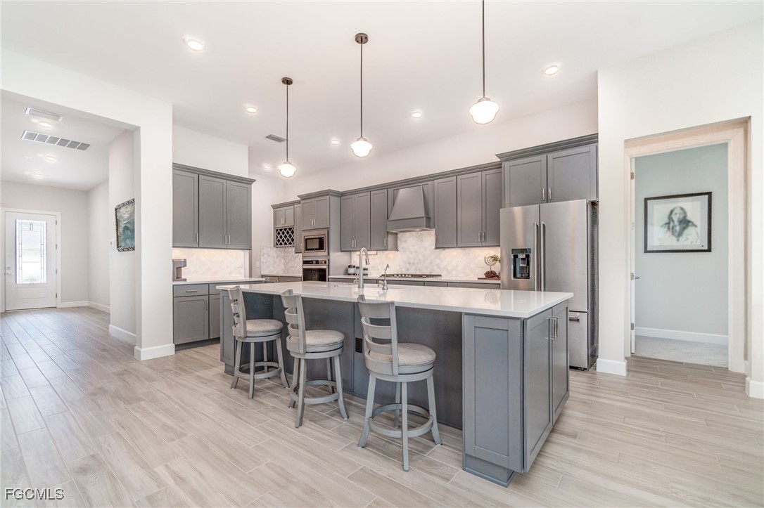 17583 Winding Oak Ln Property Photo 3