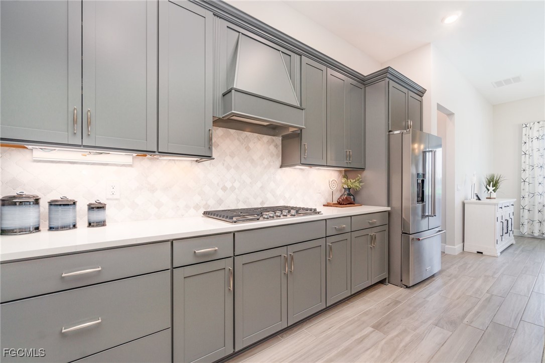 17583 Winding Oak Ln Property Photo 8
