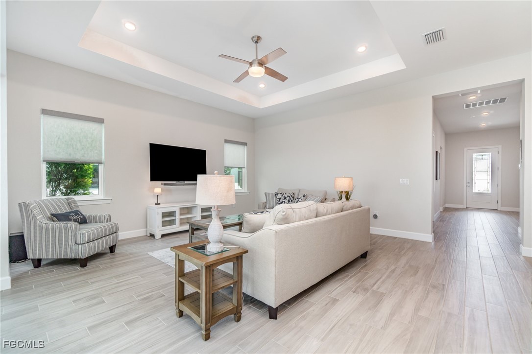 17583 Winding Oak Ln Property Photo 14