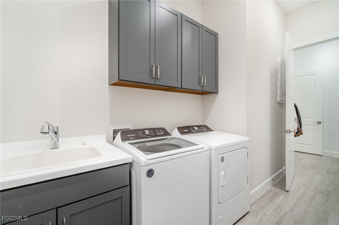17583 Winding Oak Ln Property Photo 21