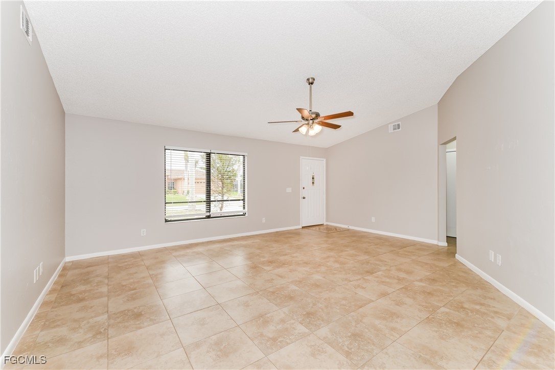 1005 Sw 22nd Ter Property Photo 2