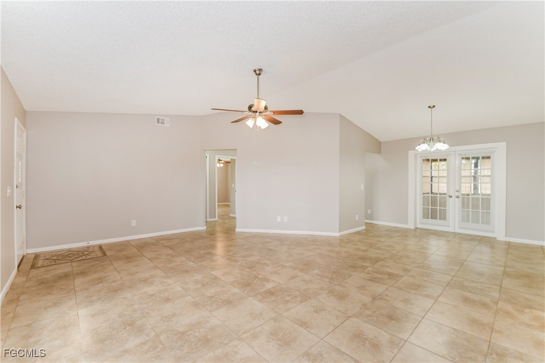 1005 Sw 22nd Ter Property Photo 3