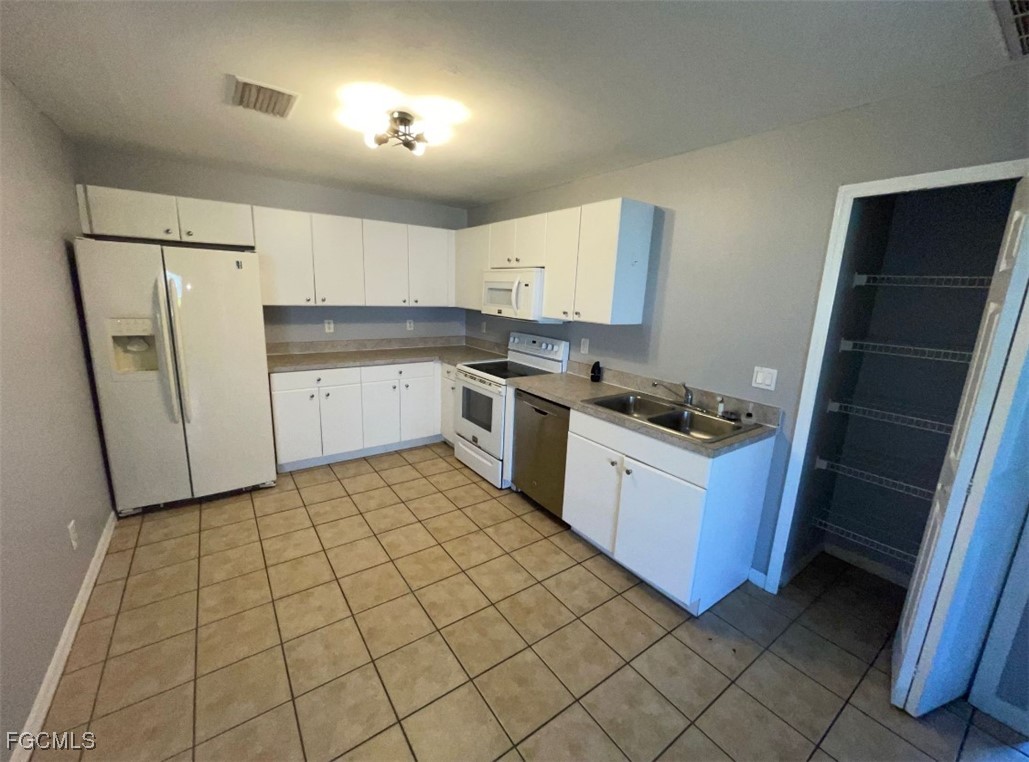 123 Meadow Rd Property Photo 2
