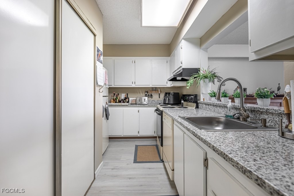 7410 Lake Breeze Dr 208 Property Photo 3