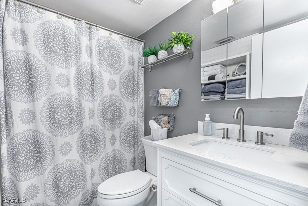 7410 Lake Breeze Dr 208 Property Photo 8