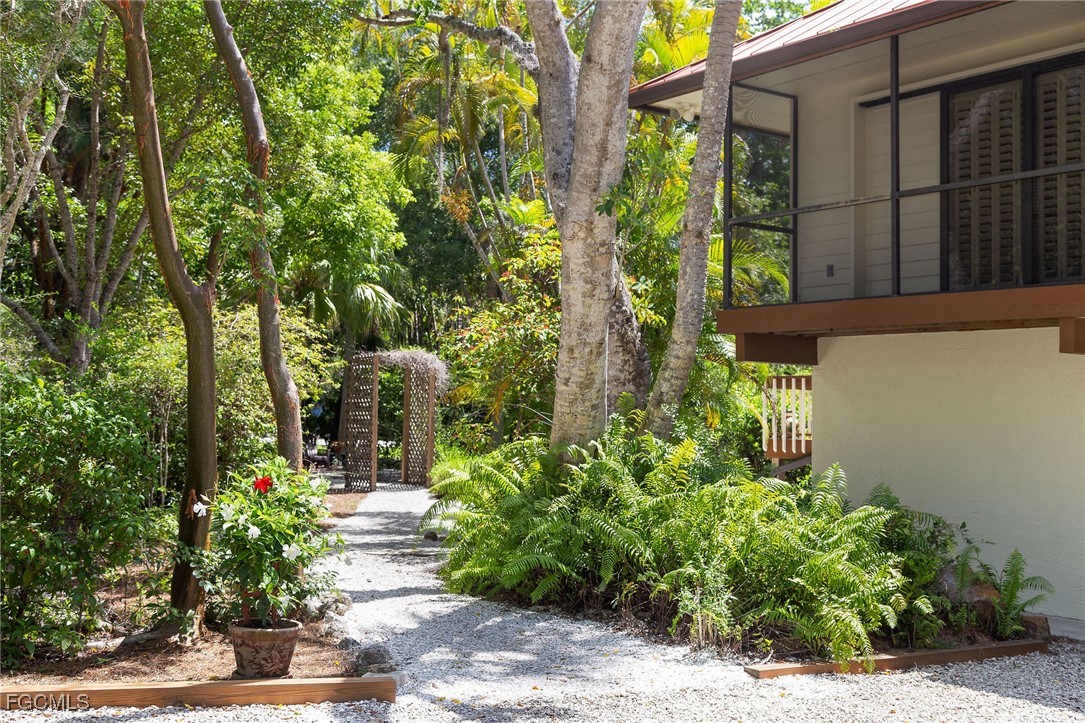 1345 Junonia St Property Photo 4