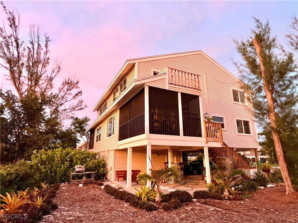 1390 Middle Gulf Dr E Property Photo 7