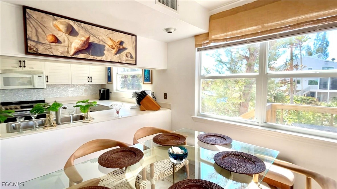 1390 Middle Gulf Dr E Property Photo 12