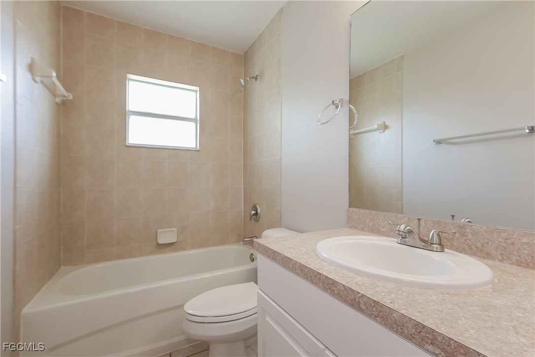 1910 Wanda Ave N Property Photo 7