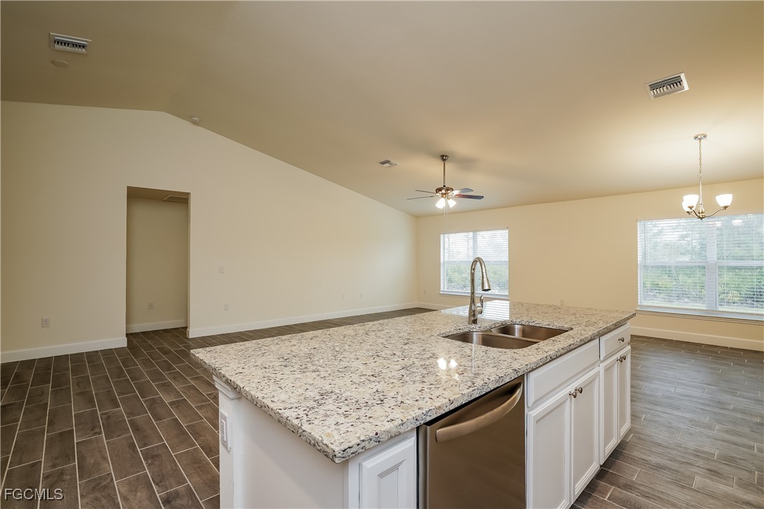 2704 23rd St W Property Photo 5
