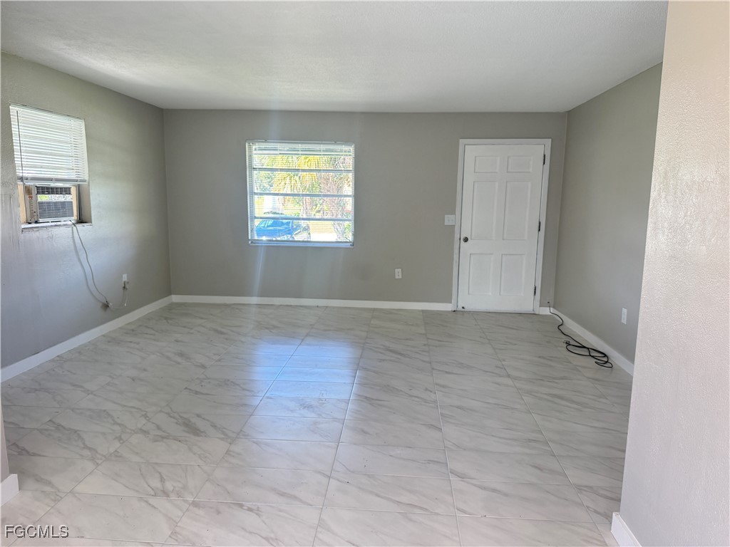 4976 Howard St Property Photo 5