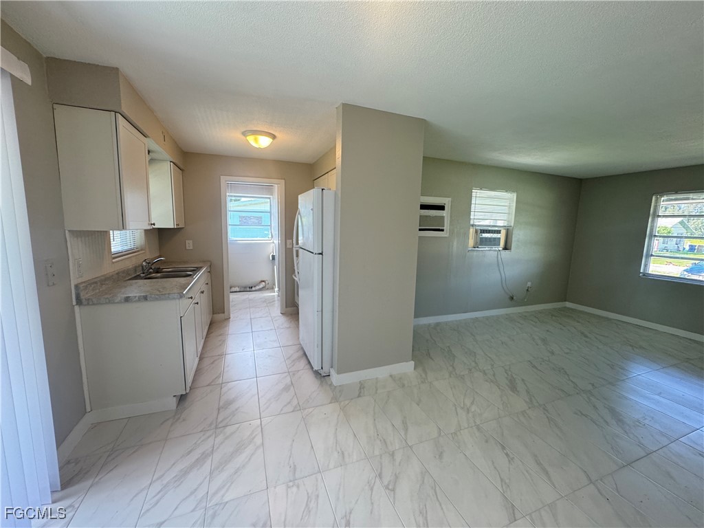 4976 Howard St Property Photo 6