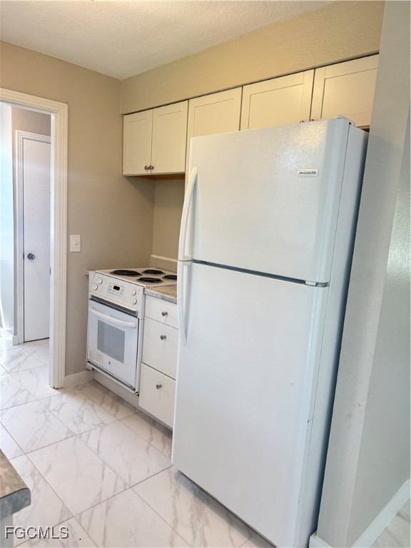 4976 Howard St Property Photo 8