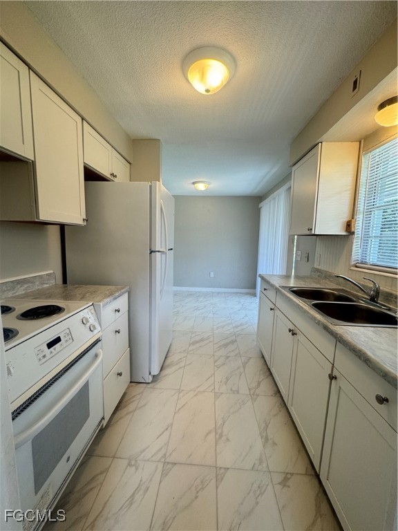 4976 Howard St Property Photo 9