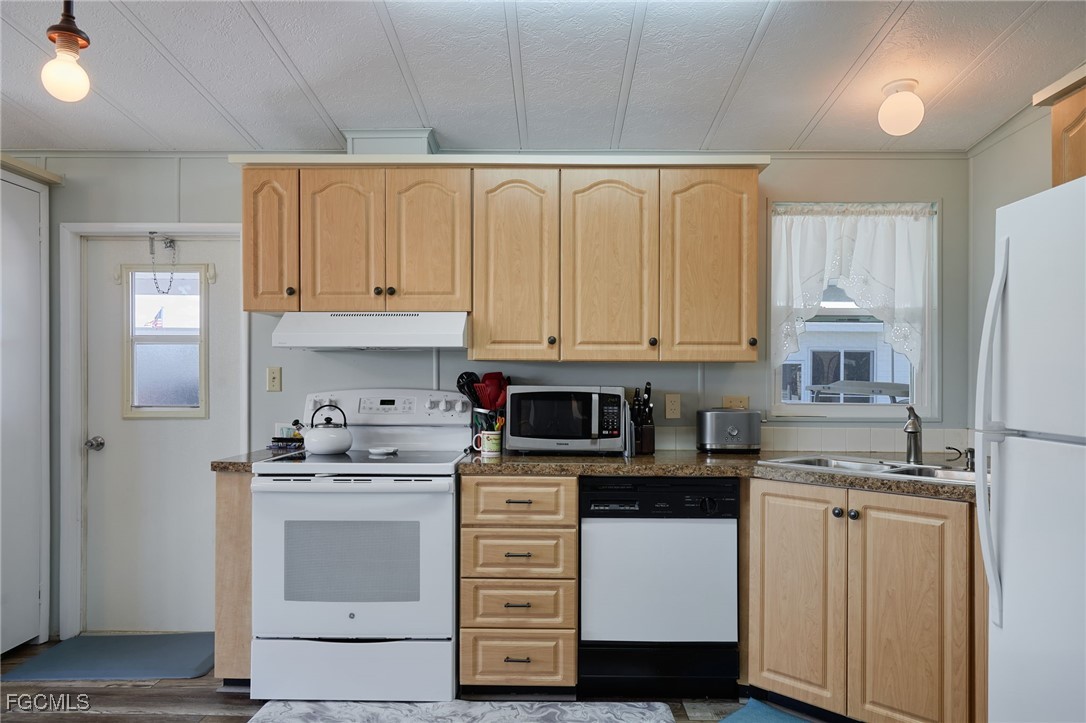 15 Ilex St Property Photo 7