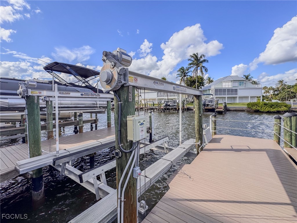 Docks 15 & 16 - 4341 Bay Beach Ln Property Photo 5