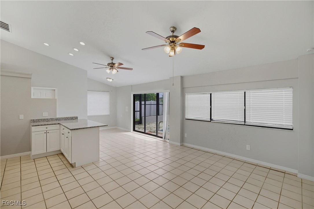 728 Tower Dr Property Photo 3