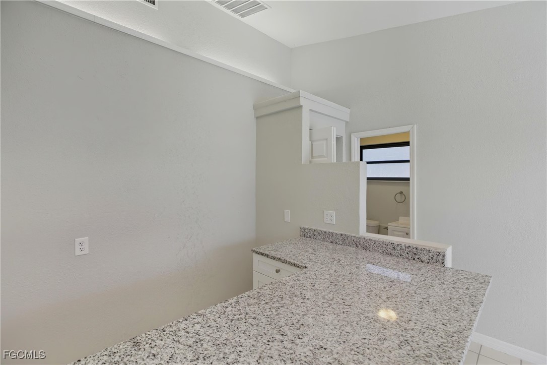 728 Tower Dr Property Photo 16