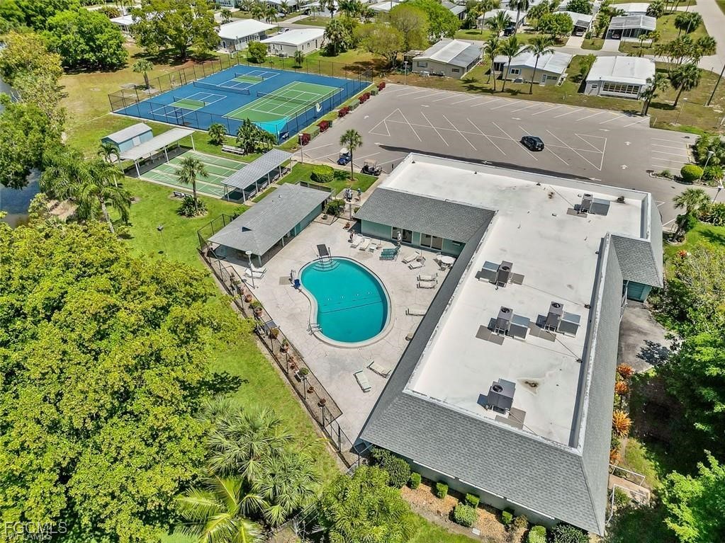 171 Pine Key Ln Property Photo 5