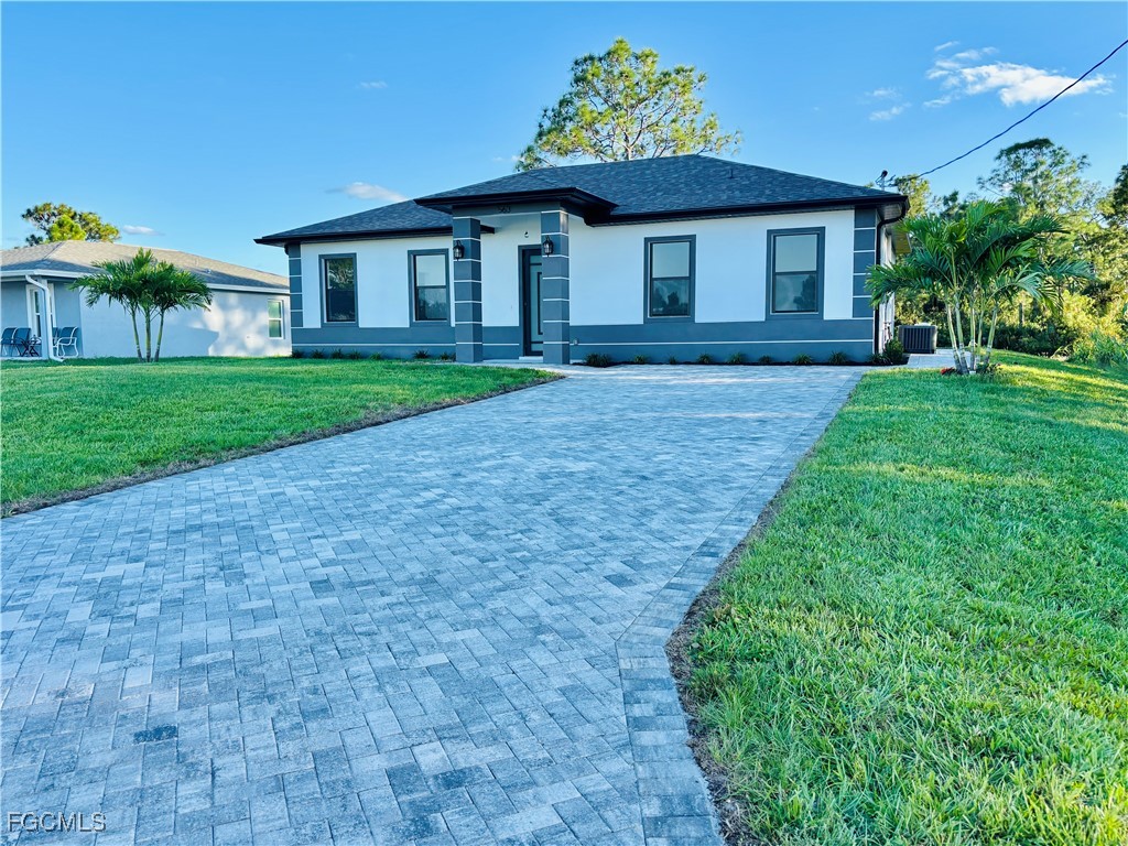 563 Oakshire LN Property Photo 1