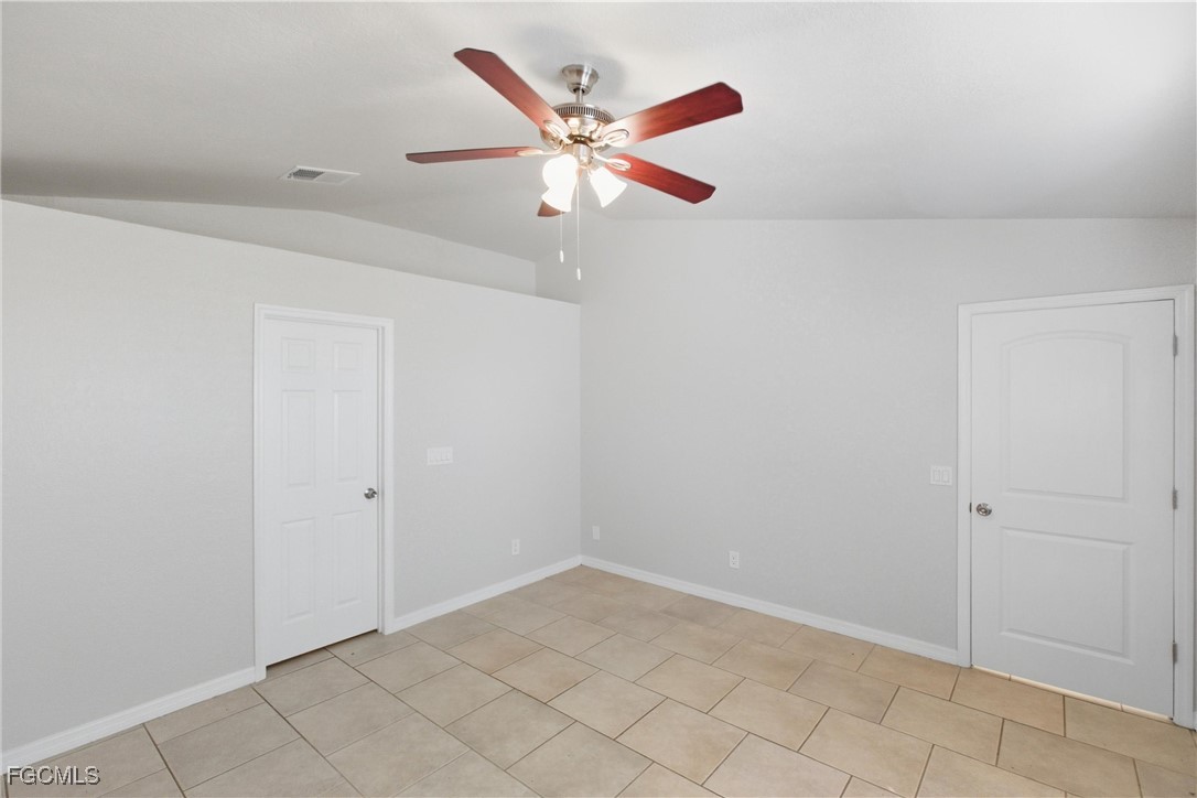 912 Lincoln Ave Property Photo 12