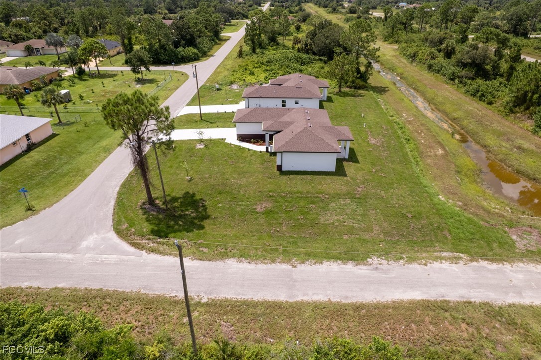 1251 Bari St E Property Photo 4