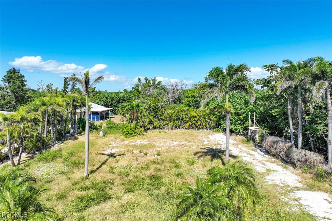 524 Lagoon Dr Property Photo 2
