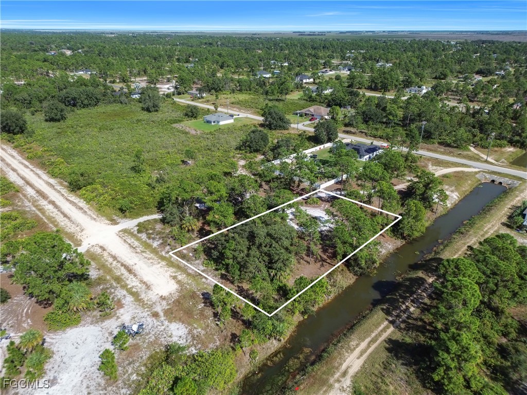 400 Scott Ave Property Photo 3