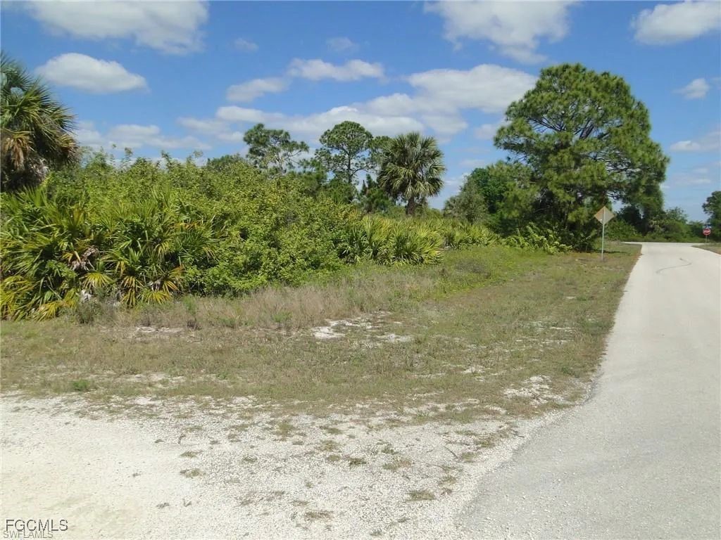 5902 Queen Ave N Property Photo 2