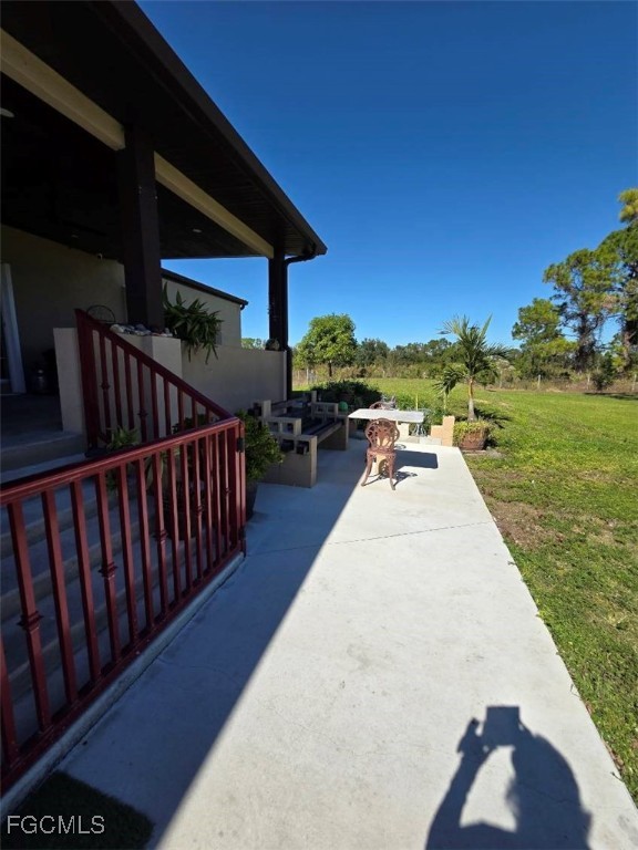 1860 Poinsettia Ave Property Photo 6