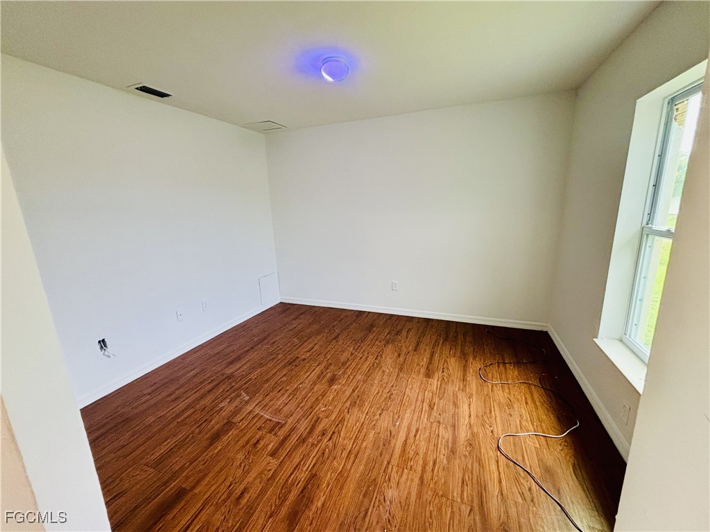 936-938 Eisenhower Blvd Property Photo 5