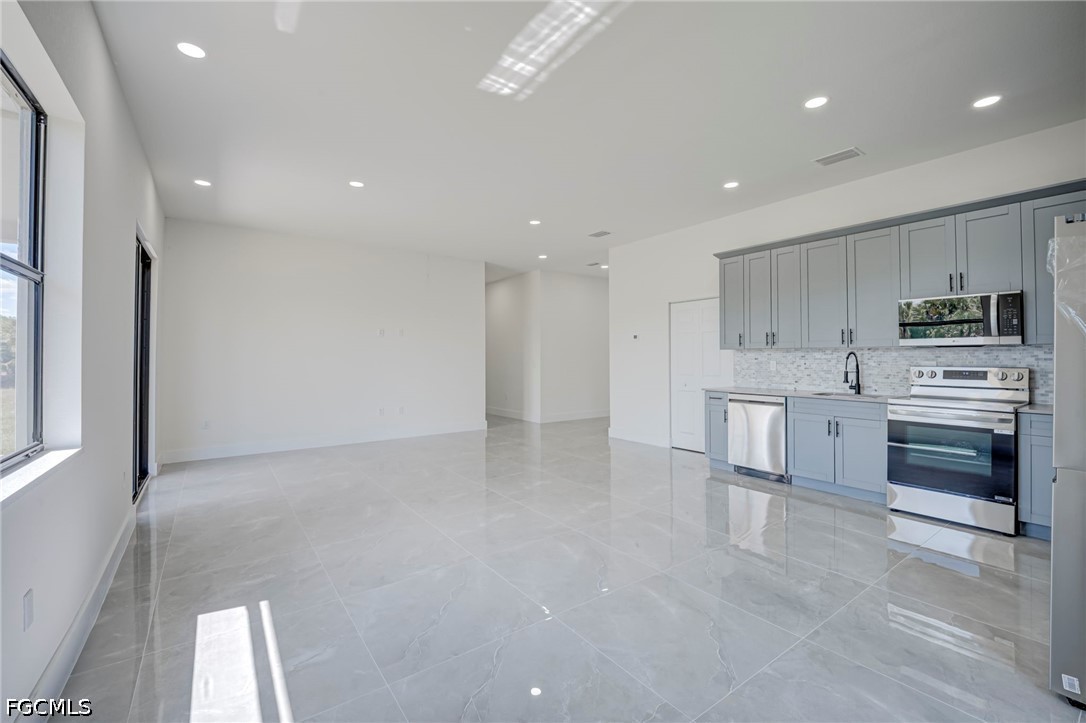 1134 Cumming St E Property Photo 10