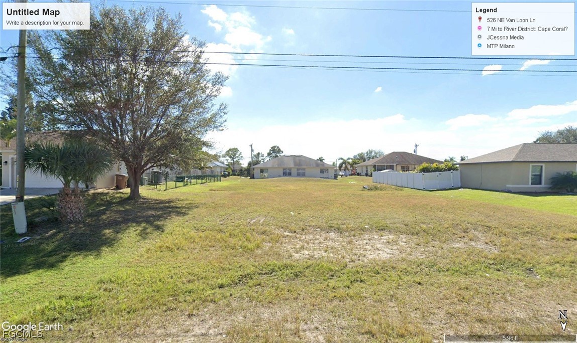 526 NE Van Loon LN Property Photo 1