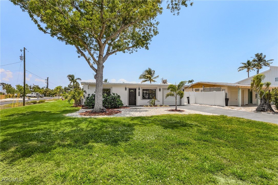 2390 Oleander St Property Photo 4